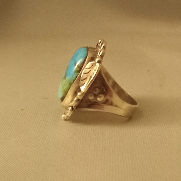Turquoise and Sterling  Ring Native American Signed sz 11.5 1970's Boho Jewelry - Picture 4 of 7